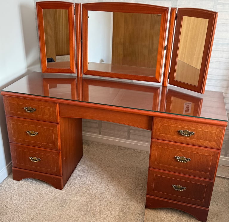 McIntosh Dressing Table & Drawers