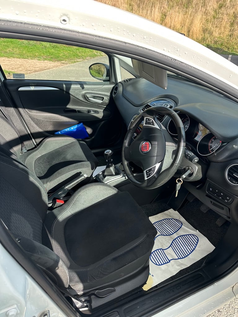 Fiat, PUNTO, Hatchback, 2016, Manual, 1242 (cc), 5 doors