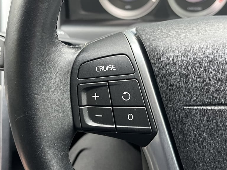 VOLVO XC60 2.4 D5 SE Lux 2011