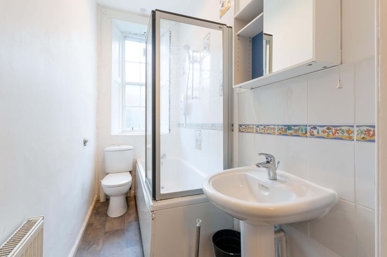 Well presented, 3 bedroom, 1st floor, HMO property in Sciennes – available November