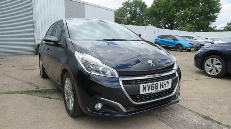 image for 2018 Peugeot 208 1.2 PureTech Signature Euro 6 (s/s) 5dr HATCHBACK Petrol Manual