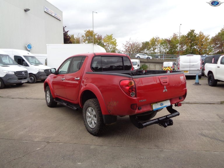 MITSUBISHI L200 2.5 DI-D Trojan Red Manual Diesel 2013