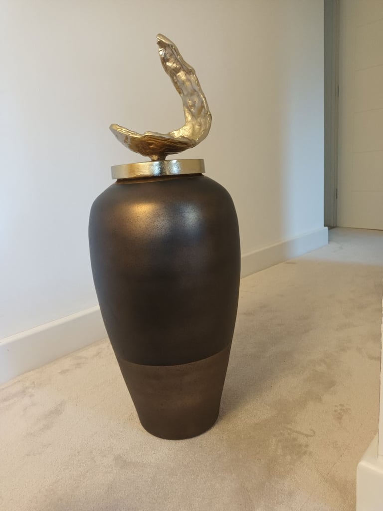 Large decorative/ornamental vase