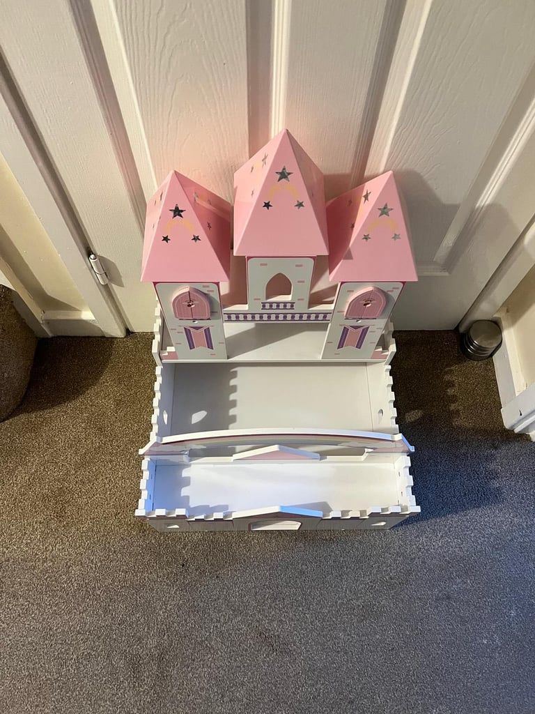 Kids wooden play castle