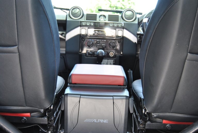 2015 Land Rover Defender XS Station Wagon TDCi [2.2] WINDOW VAN DIESEL Manual