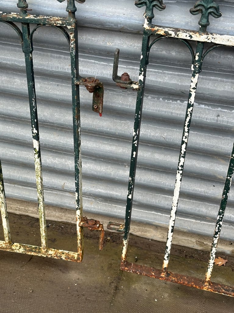Vintage Cast Iron Garden Railing x4 Pieces