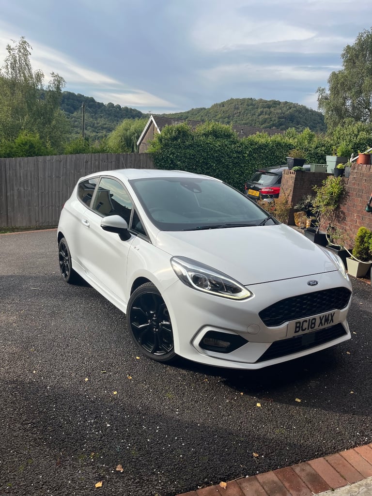 2018 1L Ford Fiesta ST Line - 3 door - White - B&O speaker system 
