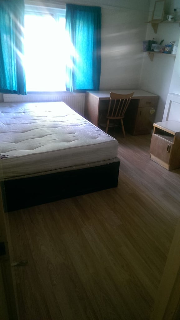 Nice Double Room For 1 Person/ Bills Included, East Acton - Zone 2