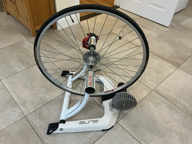 Elite Qubo fluid bike trainer plus training wheel