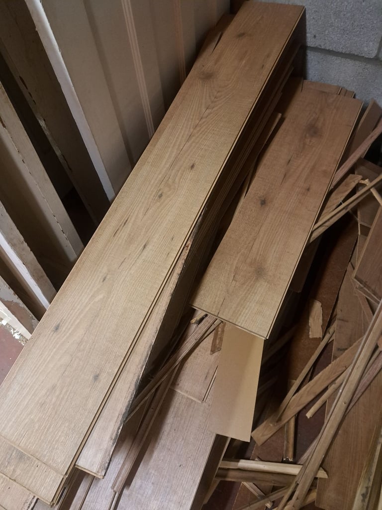image for Medium oak laminate flooring
