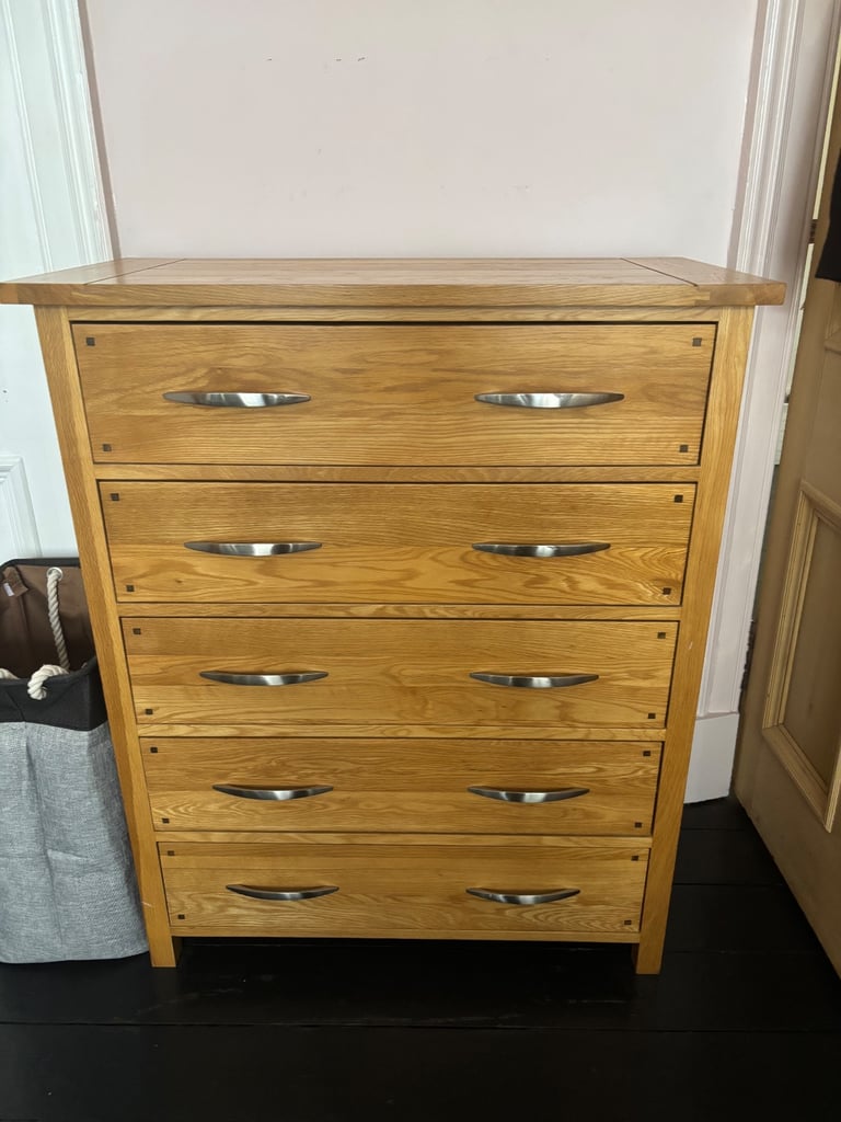 REDUCED Beautiful solid oak triple wardrobe and chest of drawers