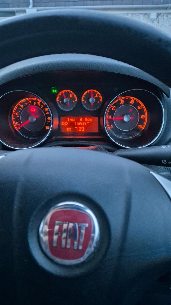 Fiat, PUNTO, Hatchback, 2012, Manual, 1368 (cc),3 doors - Image 3