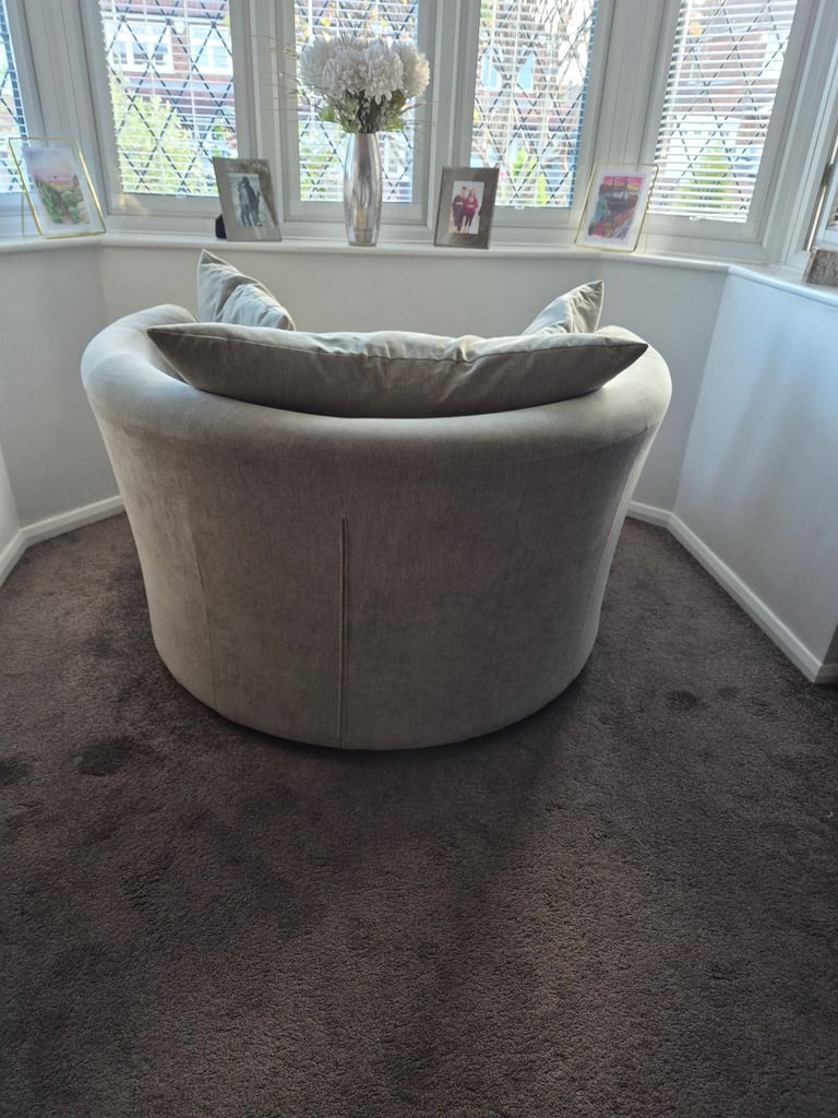 Swivel Snuggle Chair