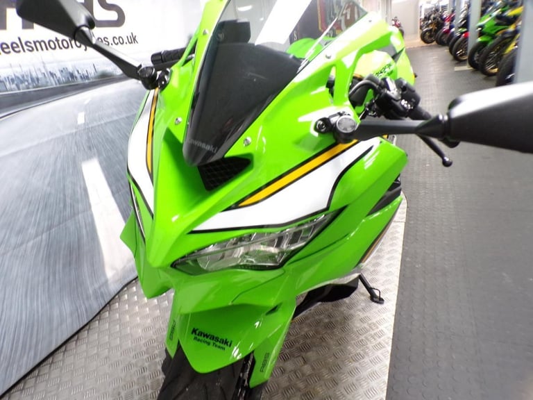 2025 KAWASAKI ZX4-RR PERFORMANCE LOW MILEAGE