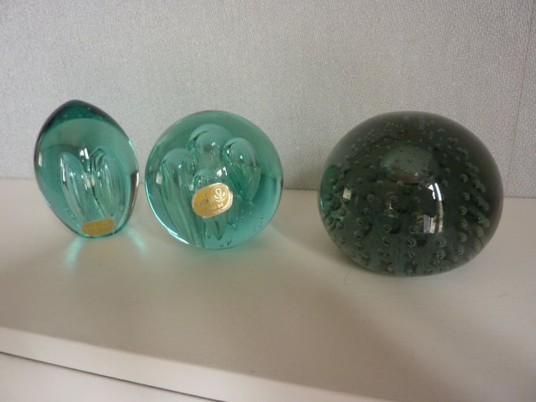 image for 3 Paperweights