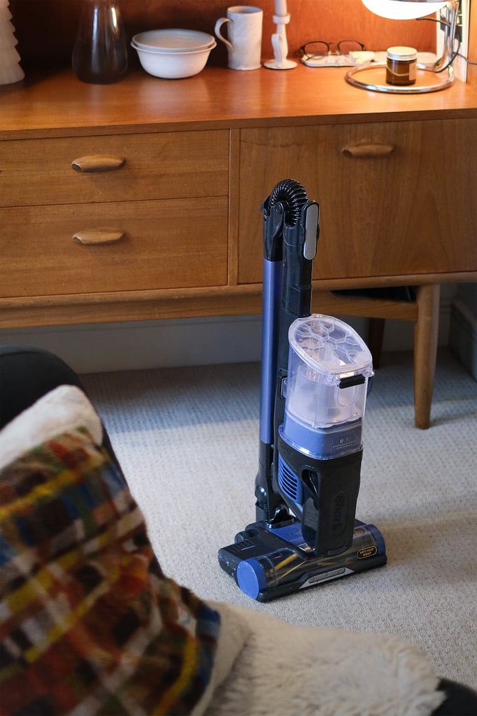image for Shark Cordless Vacuum IZ202UK - Excellent Condition