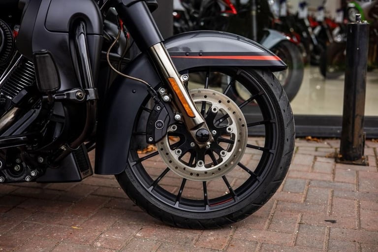 Harley-Davidson CVO SPORTGLIDE ! PANNIERS ! STUNNING