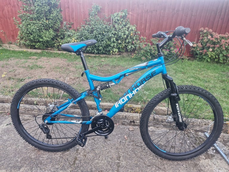 image for BOYS MENS GENTS ADULTS IRON HORSE REVOLUTION 26 INCH WHEELS 18 INCH FRAME 18 SPEED BIKE BICYCLE