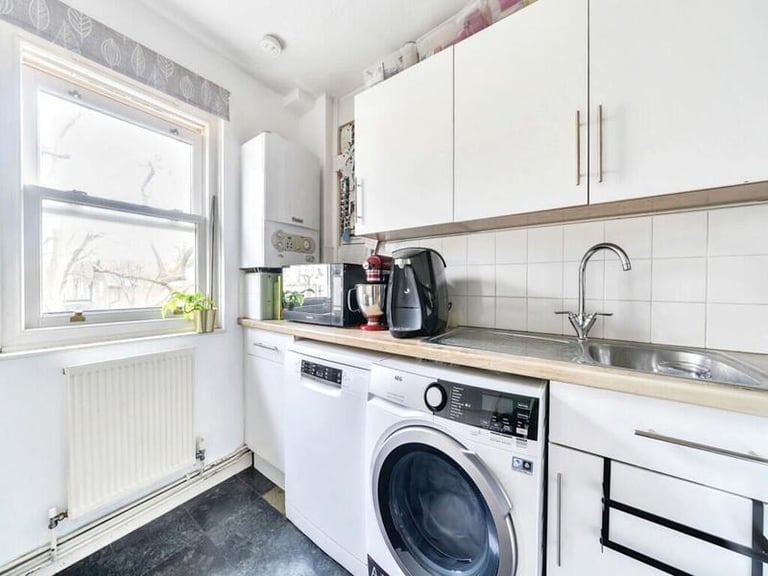 🏡 Bright and spacious room available in Peckham 