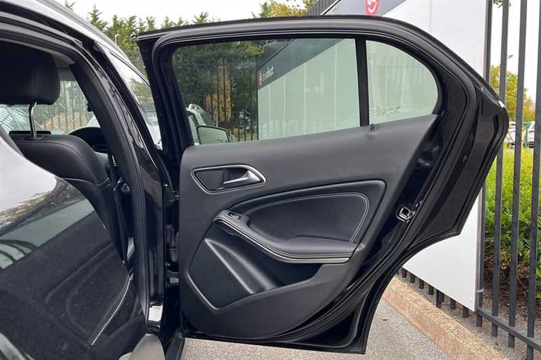 2017 Mercedes-Benz GLA 1.6 GLA200 Sport SUV 5dr Petrol 7G-DCT Euro 6 (s/s) (156 ps) SUV Petrol Au...