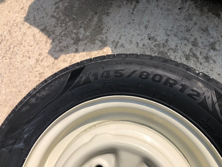 Austin Morris mg 1100 mk1 steel wheels and tyres