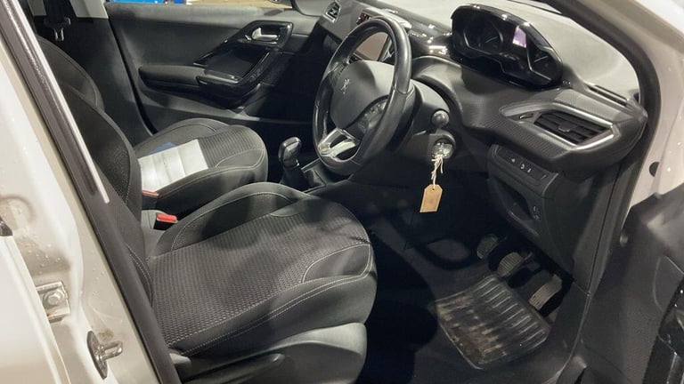 2016 Peugeot 208 1.2 PureTech Allure Euro 6 5dr HATCHBACK Petrol Manual