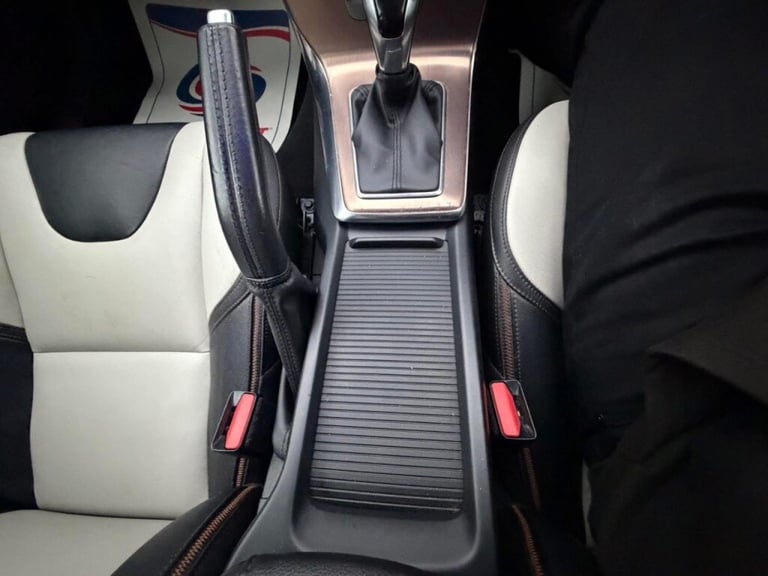  Volvo V40 D2 Cross Country Lux 5dr Powershift Diesel