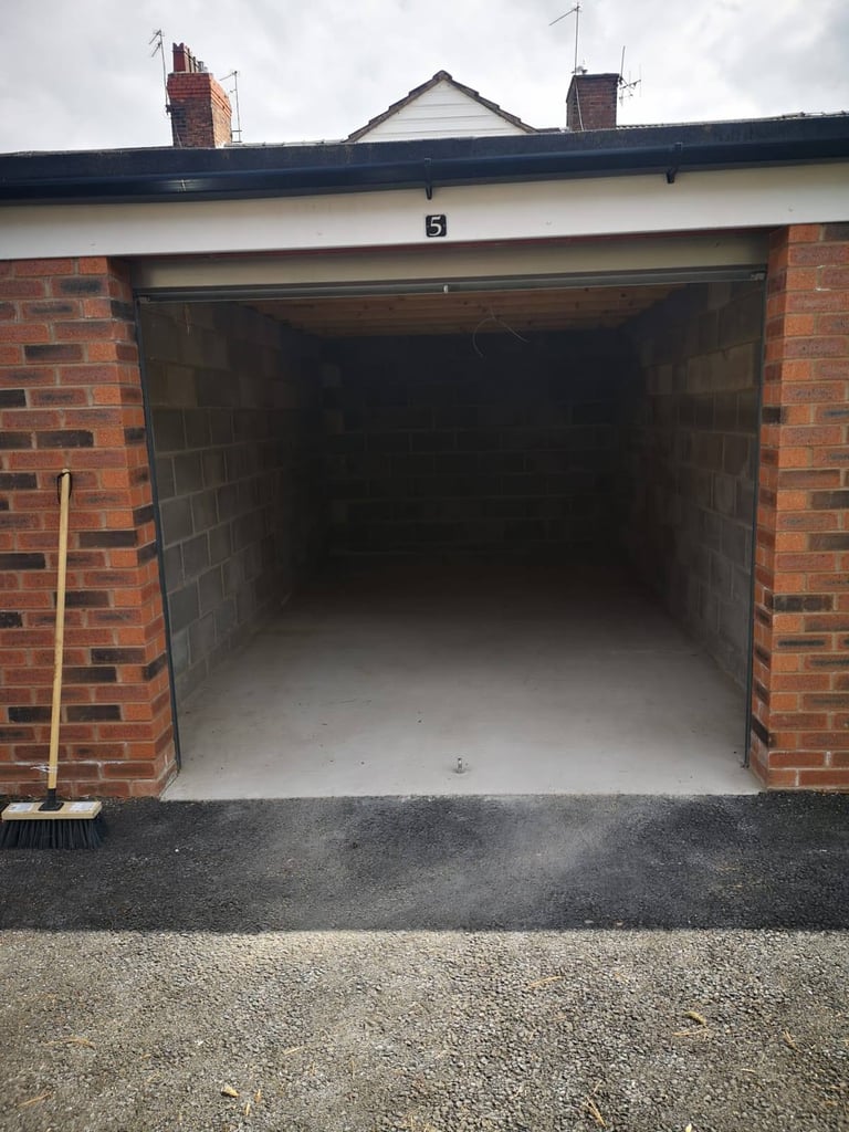 Garage to rent