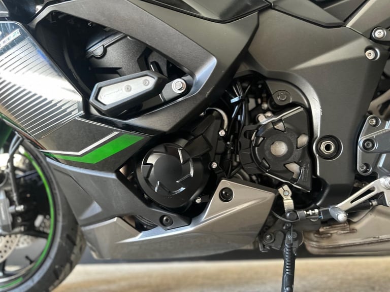 STUNNING ONE OWNER 2022/22 KAWASAKI NINJA 1000 SX PERFORMANCE MOTORCYCLE 
