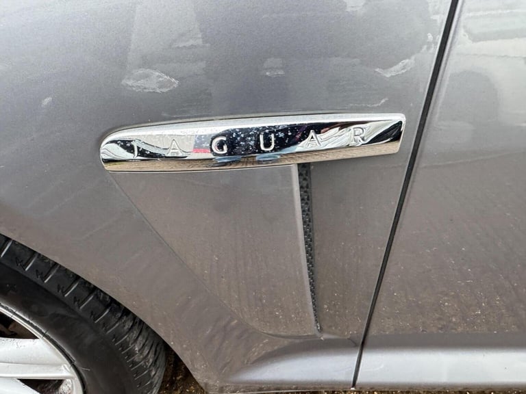JAGUAR XF 2.2d Luxury Auto Euro 5 (s/s) 4dr 2011