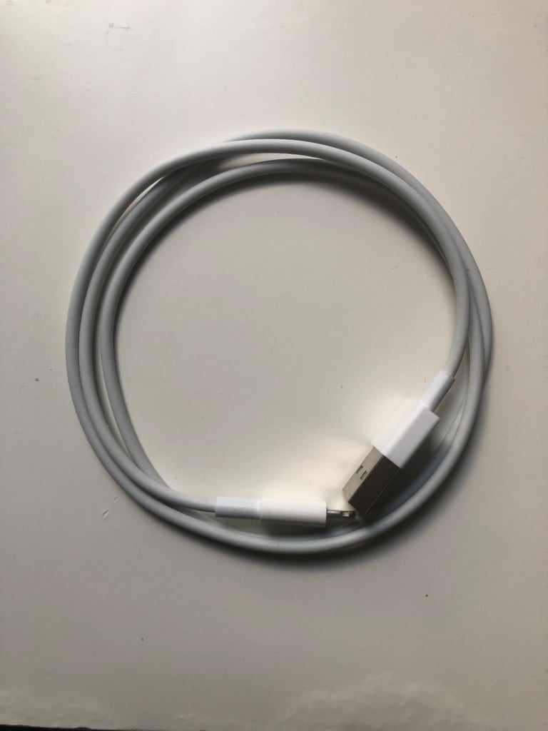 Apple AirPods (2nd generation) with wireless charging case - £35 barely used!
