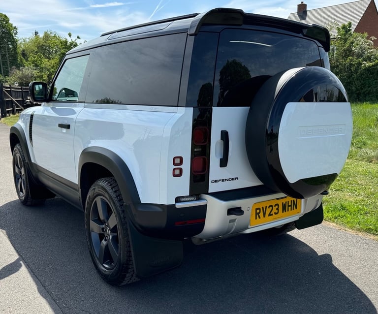 2023 Land Rover Defender 90 3.0 D250 MHEV Hard Top Fuji White - 14,825 Miles 