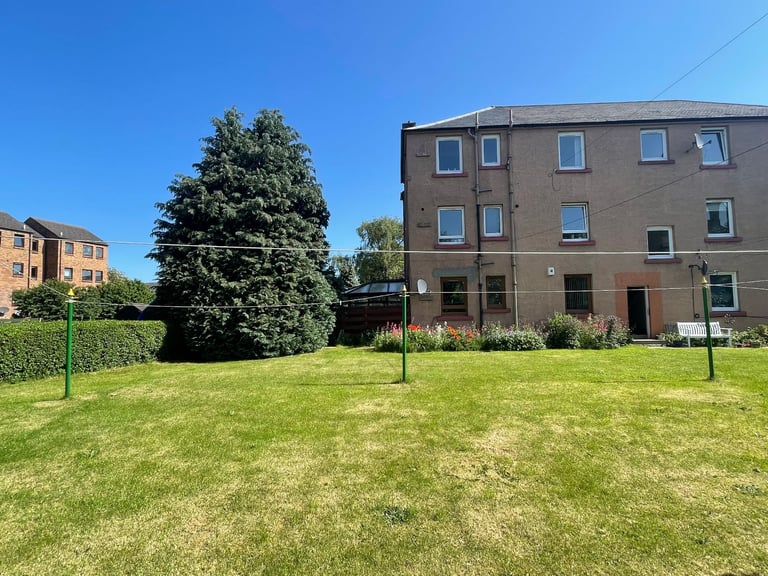 2 Bedroom Flat, Hutchison Crossway, Edinburgh
