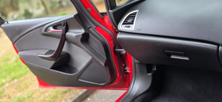 2015 Vauxhall Astra 1.6i Excite Euro 6 5dr HATCHBACK Petrol Manual