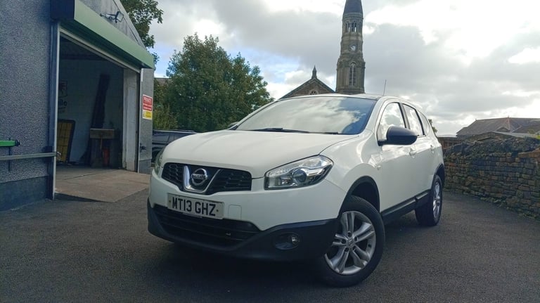 NISSAN QASHQAI..1.6 PETROL..WHITE..7 SEATS..LONG MOT