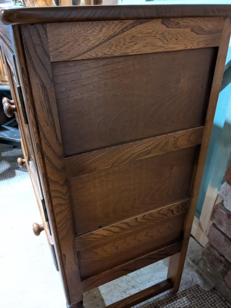 ERCOL Credence Drinks Cabinet in Excellent Condition - ONO