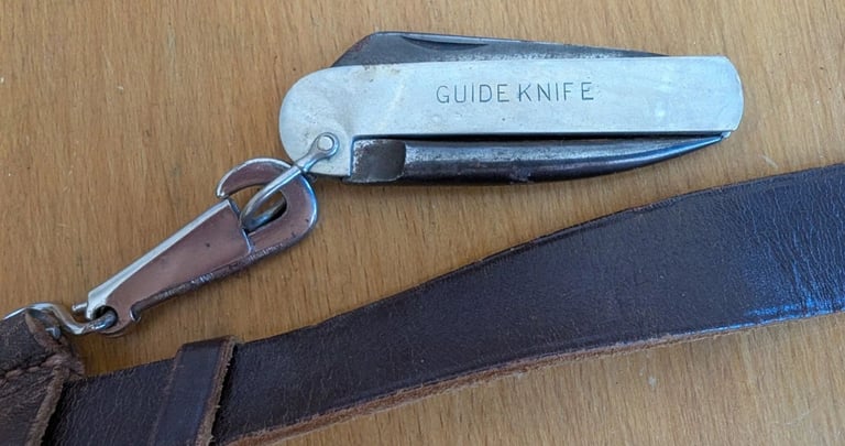 Beautiful Vintage Girl Guides Association Adjustable Leather Belt With Buckle 