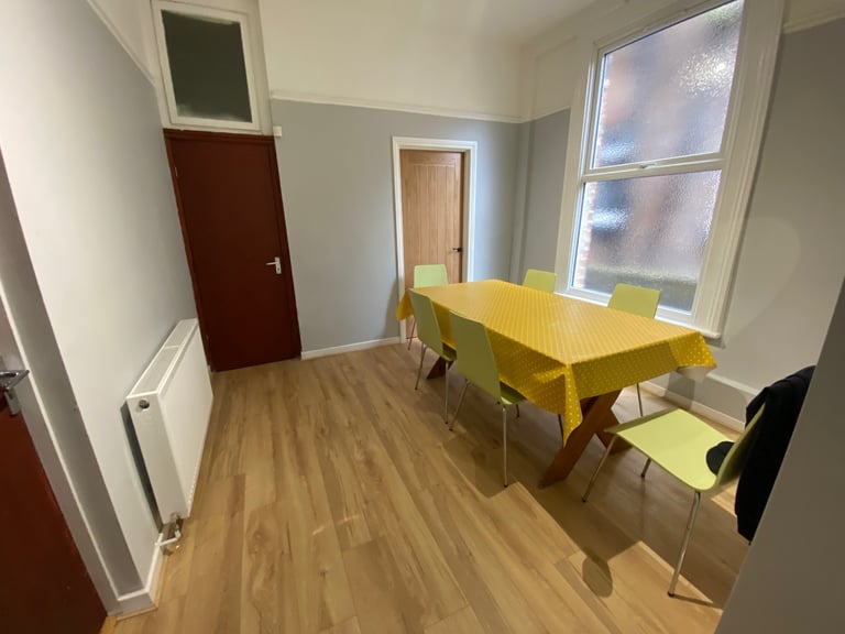 Rutland Avenue, Sefton Park L17 - 8 bed refurbished house for full time students