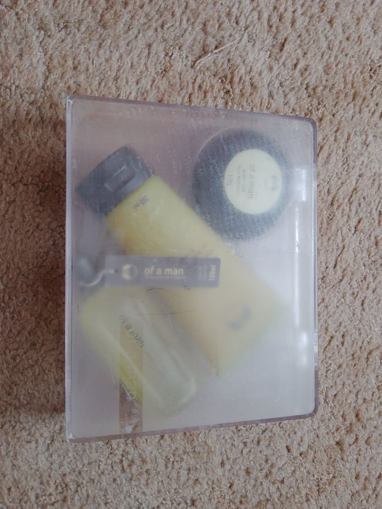 Mens very rare discontinued Body shop Of a Man gift set