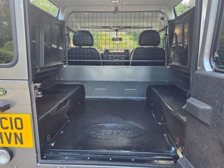 2010 Land Rover Defender 90 2.4 TDCi Hard Top SUV 4WD SWB Euro 4 3dr SUV Diesel Manual