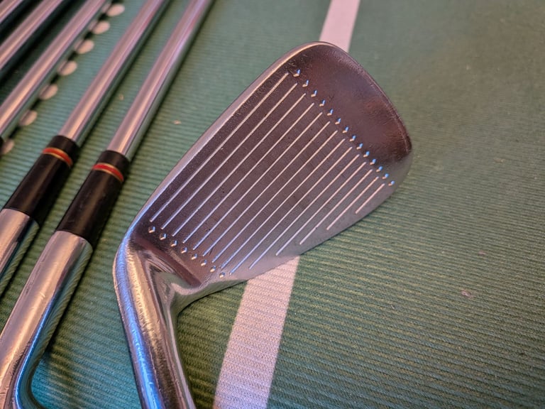 Wilson Staff Fluid Feel Blades 2-9 Iron Set | Classic Forged Blades