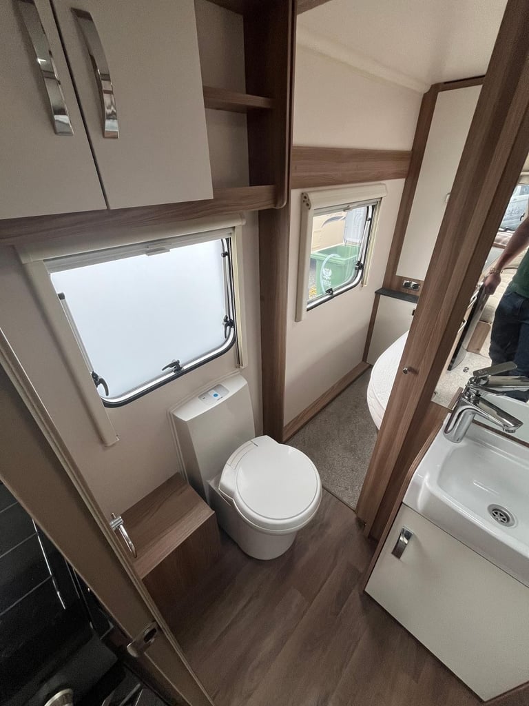 Swift Sprite major 4 eb 4 berth fixed island bed 2020