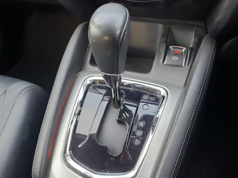 2016 Nissan Qashqai 1.6 dCi Tekna 5dr Xtronic Hatchback Diesel Automatic