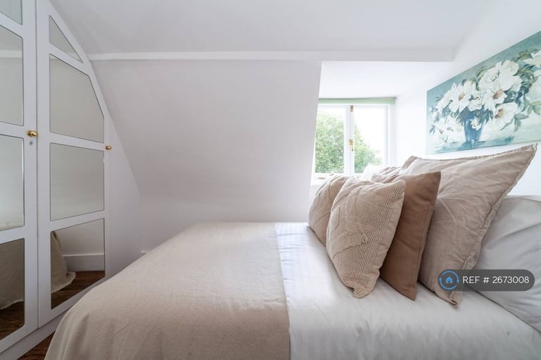 3 bedroom flat in Hill Rise, Richmond, TW10 (3 bed) (#2673008)