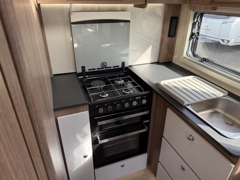 2018 BAILEY UNICORN SEVILLE 2 BERTH TOURING CARAVAN
