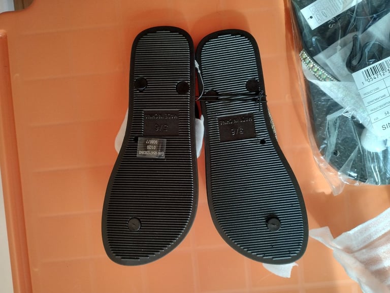 2 pairs of Peacock brand new women's slippers. Size 5-6