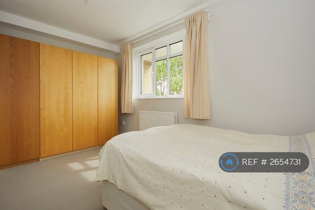 2 bedroom flat in Dan Bryant House, London, SW12 (2 bed) (#2654731)