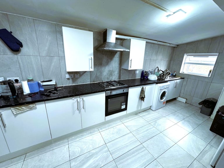 3 BED FLAT UPTON PARK £2150 PCM