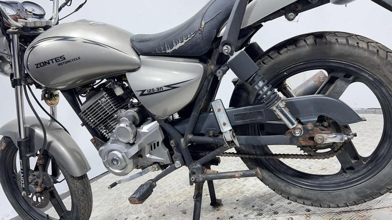 Zontes ZT 2012 20K RUNNING PROJECT BIKE SPARE OR REPAIR 125CC COMMUTER