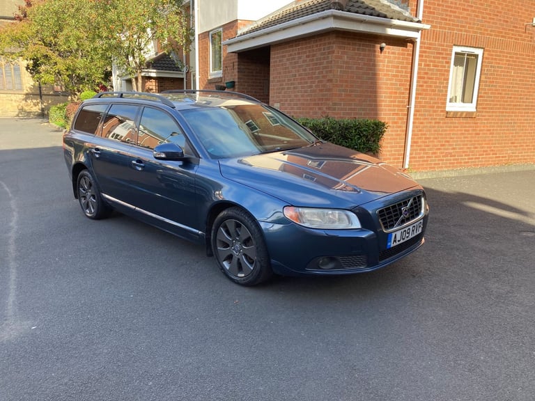 image for VOLVO V70 2.4 SE D AUTOMATIC 5 DOOR ESTATE 